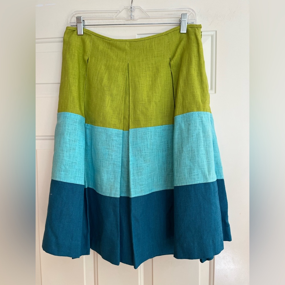 Women’s Harve Bernard 100% linen color block pleated lined skirt. Size 6